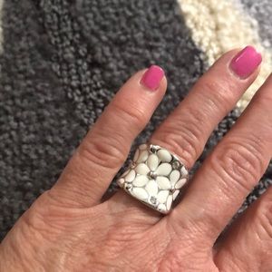 Roxy Daisy Ring